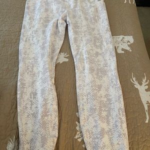 White leggings with pockets, never worn, not see through